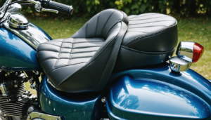 découvrez comment changer la mousse de votre selle de moto peut améliorer votre confort et prévenir les douleurs dorsales pour des trajets plus agréables.